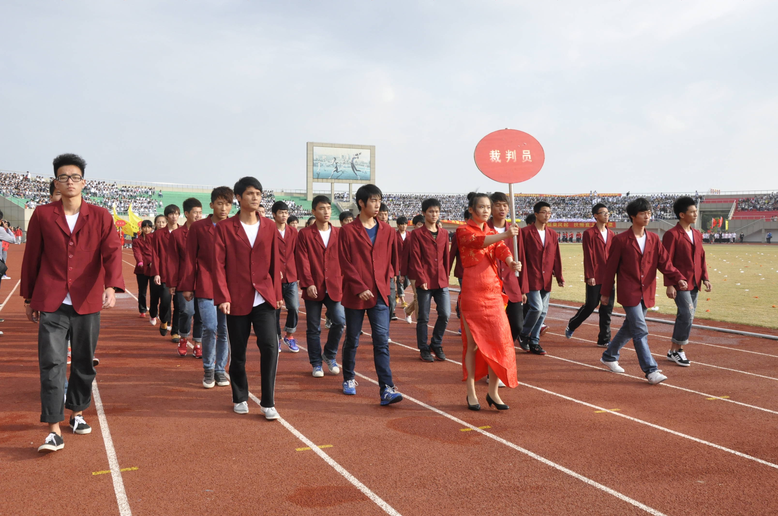 裁判组方阵,简约不简单,维护了比赛的公正公平 裁判组方阵,简约不简单,维护了比赛的公正公平